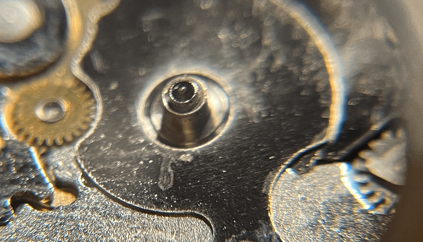 Close up of 2824 dial with hour, minute and second hands